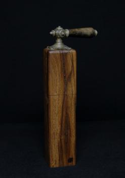 Pfeffermühle Holz Handarbeit Urig Handgefertigt Walnuss - CP1801470