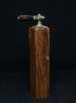 Preview: Pfeffermühle Holz Handarbeit Urig Handgefertigt Walnuss - CP1801470