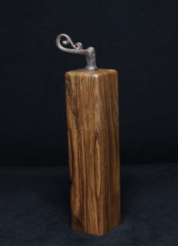 Preview: Pfeffermühle Holz Handarbeit Urig Handgefertigt Walnuss - CP1801473