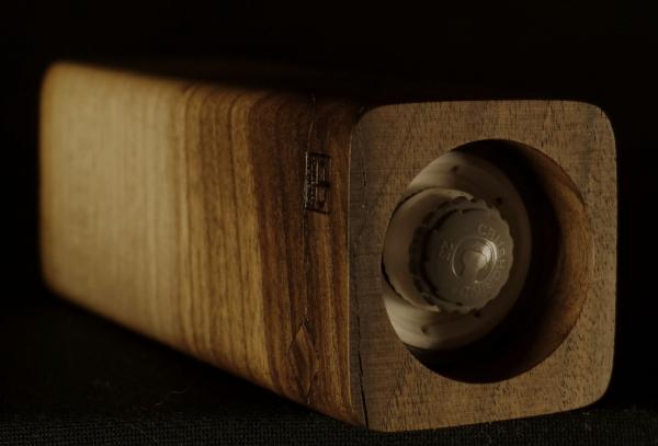 Pfeffermühle Holz Handarbeit Rinde Urig - CP1801356