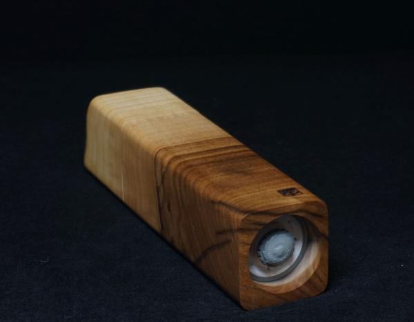 Pfeffermühle Holz Handarbeit Rinde Urig Walnuss - CP1801393