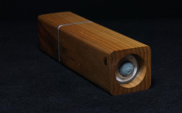 Pfeffermühle Holz Handarbeit Rinde Urig Walnuss - CP1801422