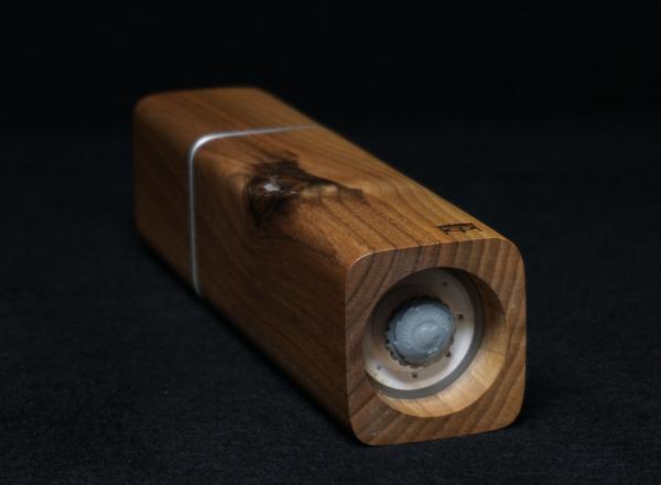 Pfeffermühle Holz Handarbeit Rinde Urig Walnuss - CP1801428