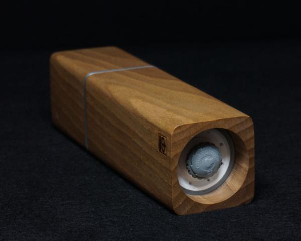 Pfeffermühle Holz Handarbeit Rinde Urig Walnuss - CP18014289