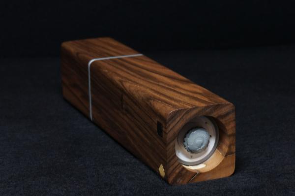 Pfeffermühle Holz Handarbeit Rinde Urig Walnuss - CP1801430