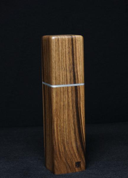 Pfeffermühle Holz Handarbeit Rinde Urig Walnuss - CP1801431