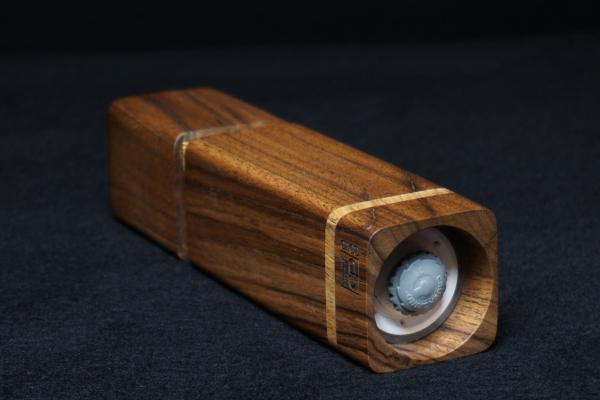 Pfeffermühle Holz Handarbeit Walnuss Gold Urig Rinde - CP1801454