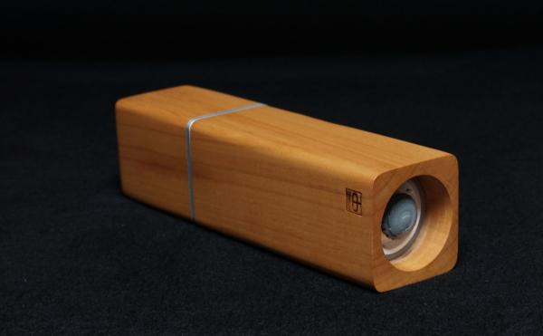 Pfeffermühle Holz Handarbeit Rinde Urig Apfel - CP1801507